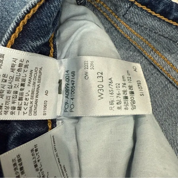 Levi's Premium 70s High Rise Flare‎ Medium Blue Wash Size 30 Minimalist Casual - Image 10