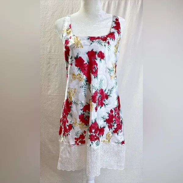 NWOT Vintage Victoria’s Secret Gold Label Rose Cherub Lace Slip Satin Chemise - Image 5