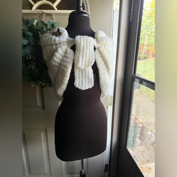 Vintage handmade knit cream sweater tie shoulder shawl, one size - Image 2