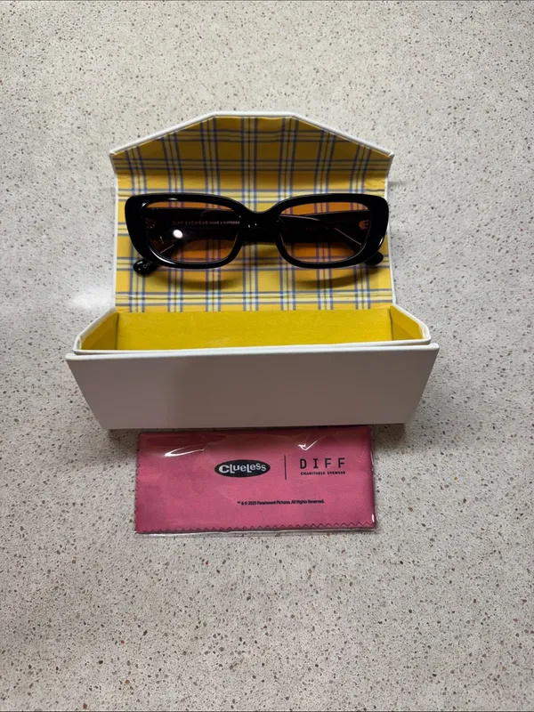 DIFF x Clueless Black Frame Sunglasses with Pink Lenses w/ Case and Cleaning Rag - Image 8