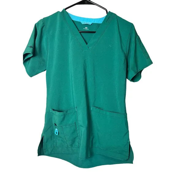 Carhartt Women's Dark Green Scrub Top - Image 2
