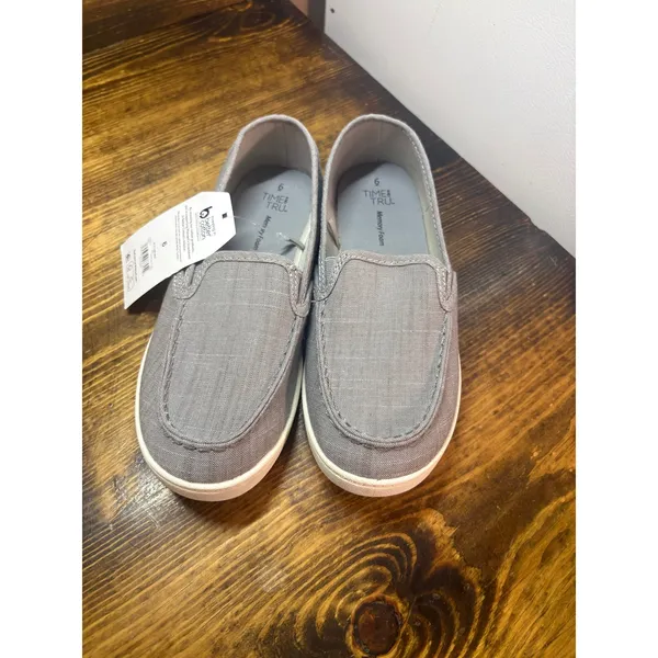 Time and tru gray slip on shoes size 6 - Image 2