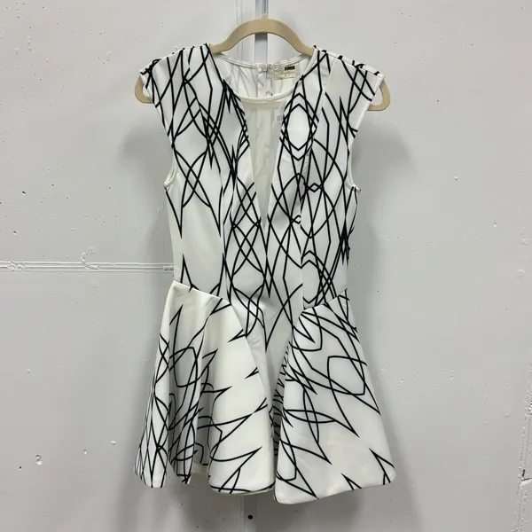 NWT‎ Rumor Boutique White Black Geometric Scuba Fit Flare Mini Dress Small Nylon - Image 3
