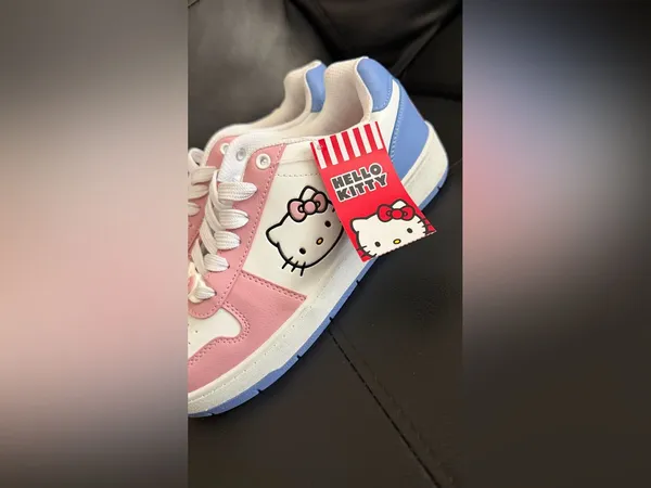 Hello Kitty Women's Pink White Blue Casual Court Sneaker Shoes Size 9 NWT - Image 4