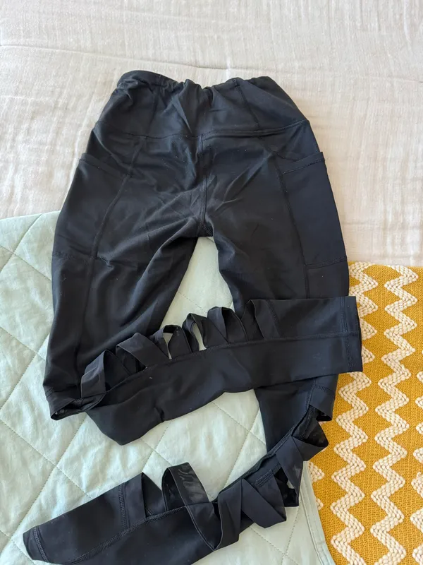 Victoria's Secret Black Leggings With Open Back - Image 4