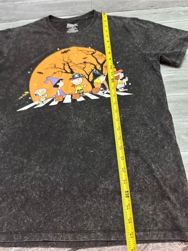 Peanuts Black Halloween Graphic Tee with Orange Moon M - Image 5