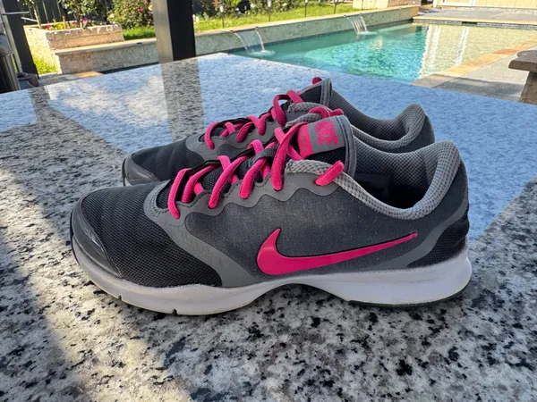 Nike Women's In-Season TR 4 training shoes in gray and pink - Image 3