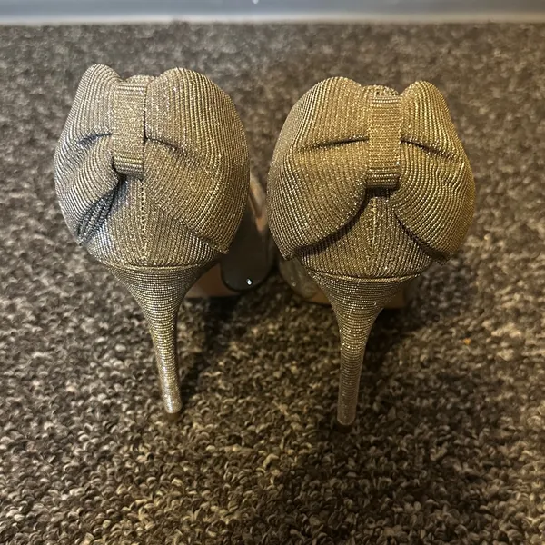 Elegant Silver Metallic Heels size 7 - Image 2