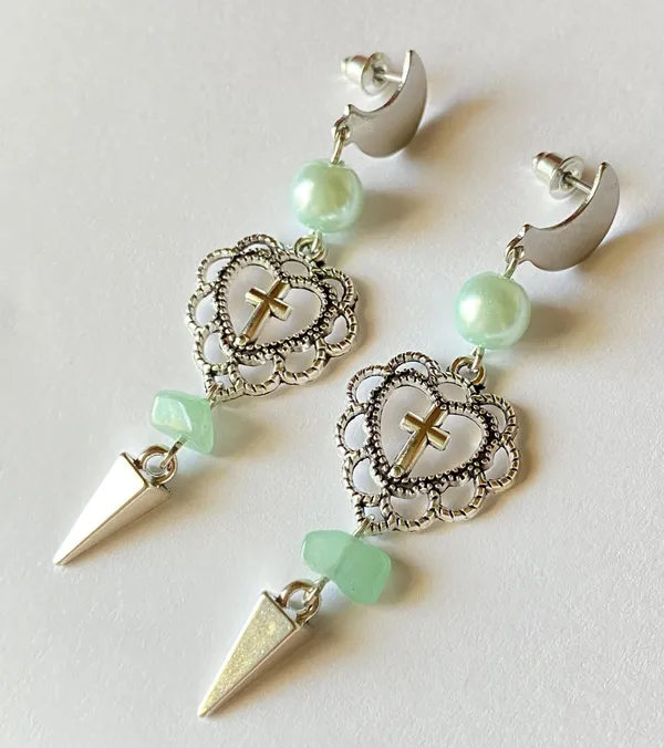 Handmade goth punk grunge fairy style heart cross & aventurine & glass pearls dangle earrings🌙🌹✝️ - Image 2