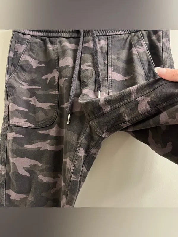 Athleta Camo Farallon Jogger Women’s Size 8 - Image 6