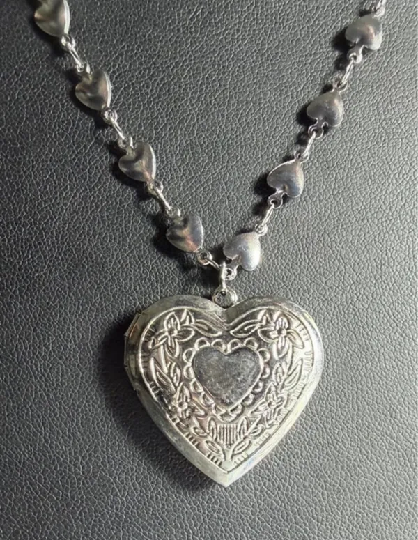 Vintage-Style Engraved Silver Heart Locket Necklace w/Tiny Hearts Link Chain 🩶 - Image 2