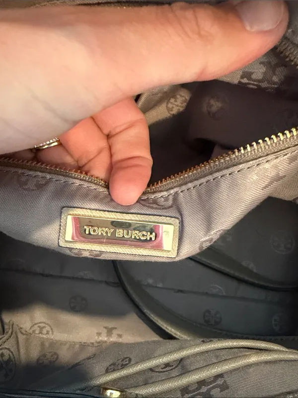 Tory Burch Robinson Tote French Grey Crossbody Bag Shoulder Strap Double Zip - Image 4