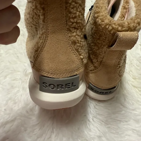 New Women's Joan Cozy Tan and Cream Sorel Shearling Boots - Image 6