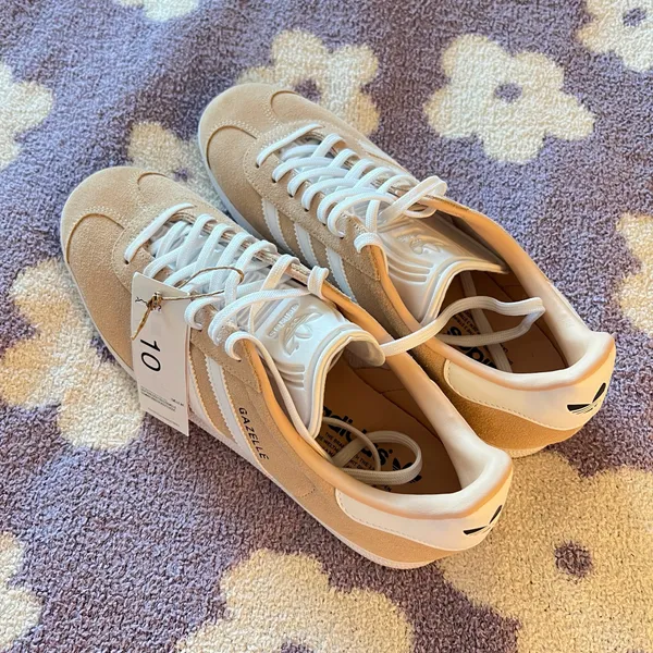 Adidas Blush/White Unisex Gazelle Sneakers - Image 4