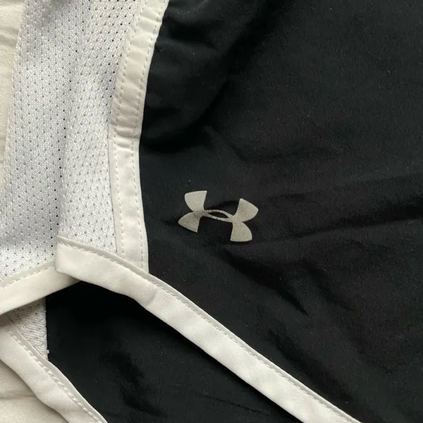 Under Armour Shorts Size S - Image 3