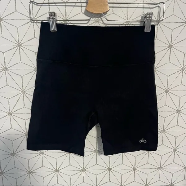 Alo Yoga 5” Ribbed Favorite Short Black - Image 3