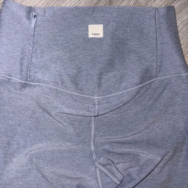 Vuori Women's Clean Elevation Heather Gray Leggings - Image 5