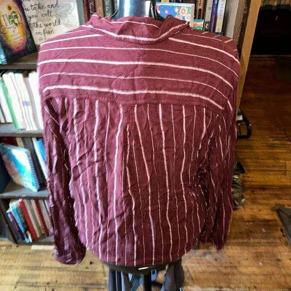 American Eagle rust & white striped L cropped tie front shirt - Image 2