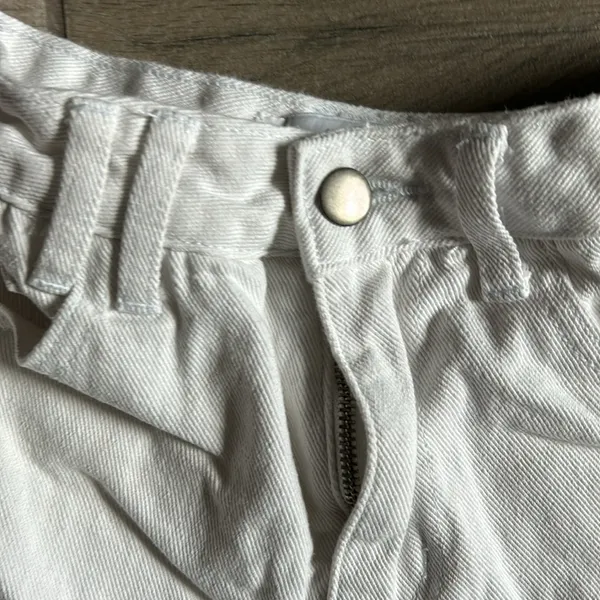 Petal & pup white shorts - Image 2