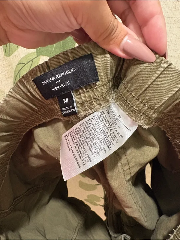 Banana Republic Olive Utility Drawstring Cargo Shorts - Image 3