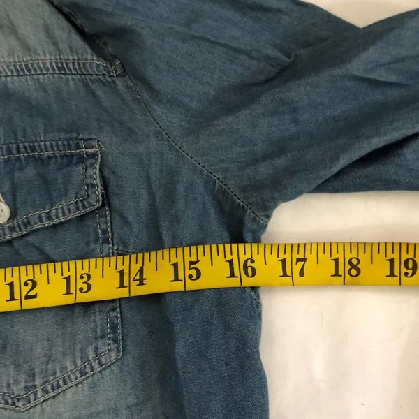 2000s western blue faded wash jean denim button-up office siren core shirt top blouse long sleeve-S Measurement in pics - Image 5