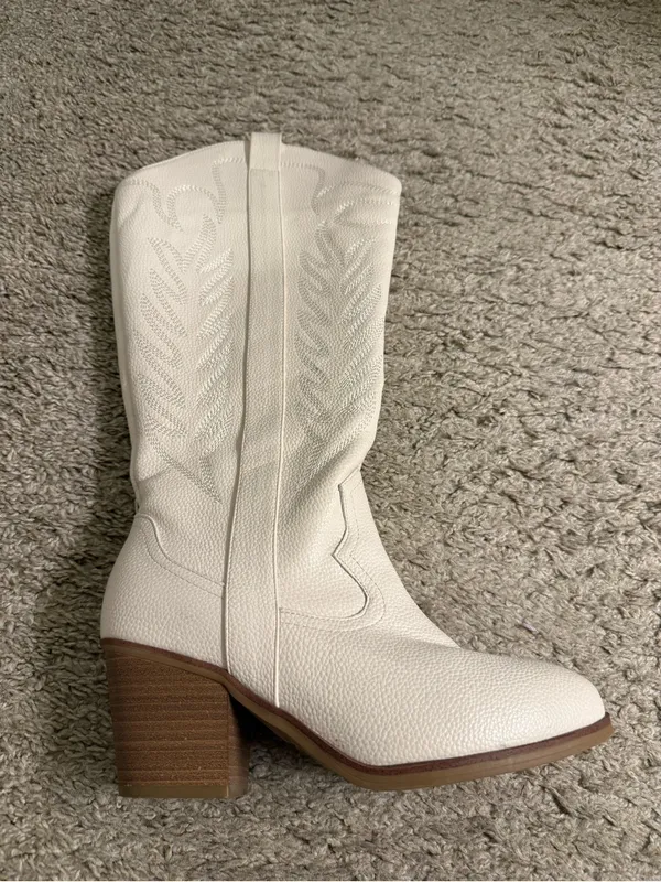 Arula Cream Knee High Wide Calf & Width Sierra Western Heeled Boots - size 8W - Image 8