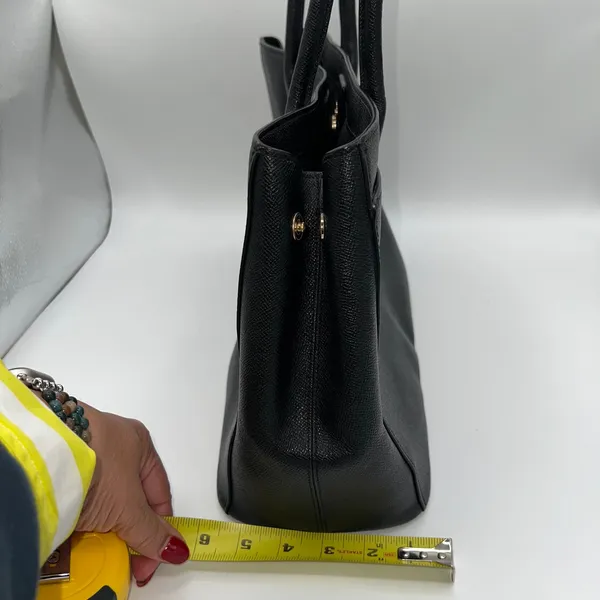 Coach Pebbled Leather Tote Bag Top Handle Black Gold Heart Charm Black Lining‎ - Image 5