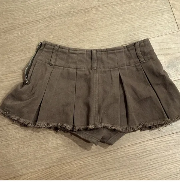 Edikted NWOT olive green pleated skort Washed Denim Pleated Micro Skort - Image 5