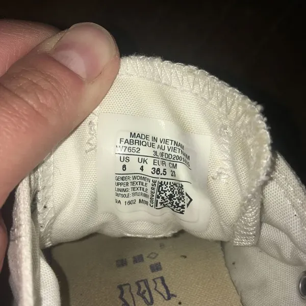 Converse off white low top size 6 classic Chuck Taylor shoes - Image 6