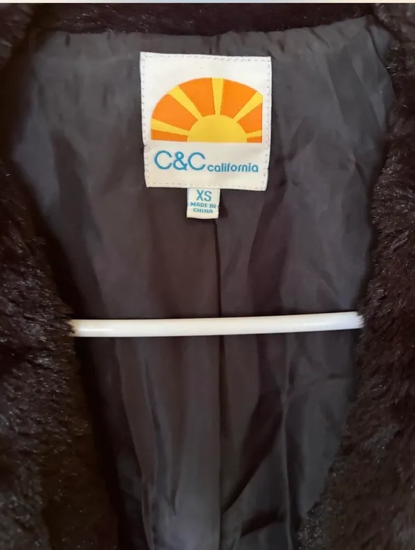 C&C California black faux fur cropped jacket in XS. - Image 3
