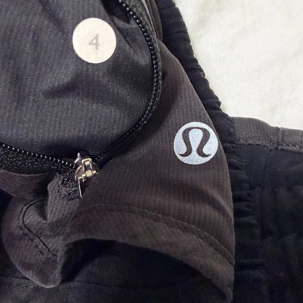 Lululemon Tracker 4" Shorts Black Size 4 Athletic Running - Image 3