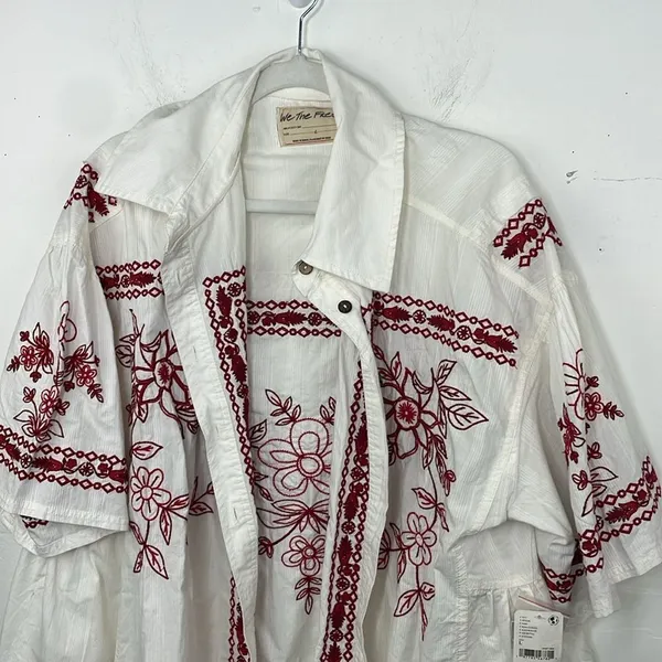 We the Free  Spring Refresh Top In White Embroidered size Large - Image 2
