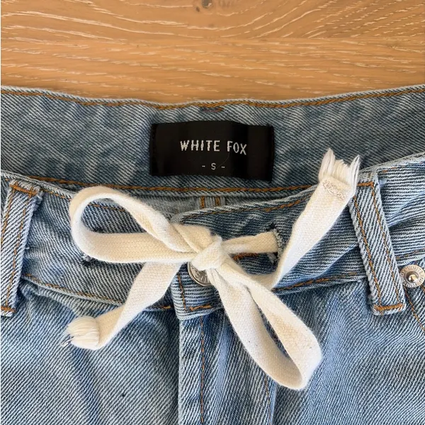 White Fox Mid Rise Jeans Kendall Wide Leg with Shoe String Size S in Blue - Image 3