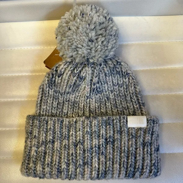 The North Face Cozy Chunky Beanie Knit Cuffed Hat Gray Multicolor NEW - Image 2