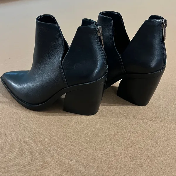 Vince Camuto Gidgeta Booties - Like Brand New -‎ Only Worn Once - No Box - Image 4