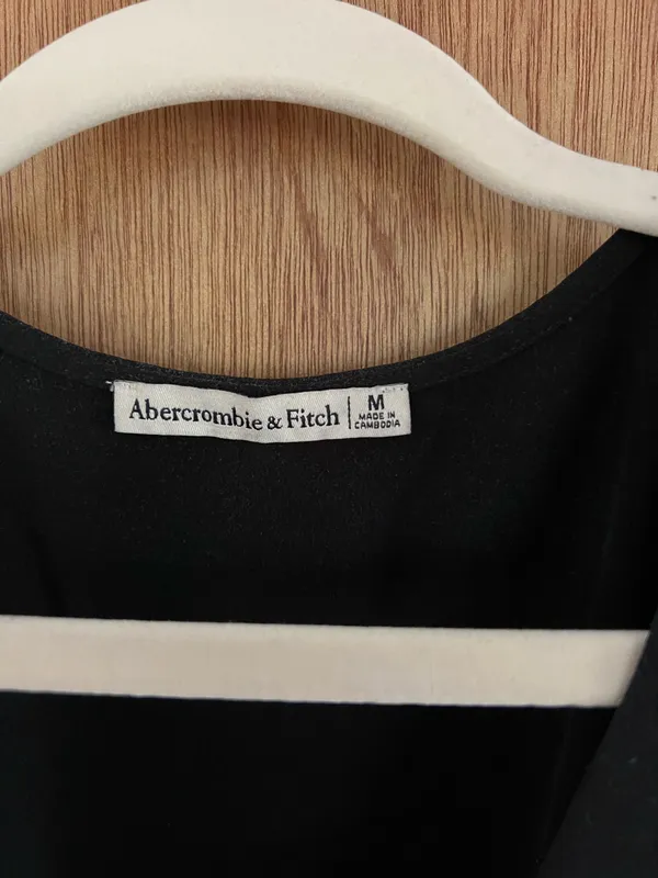 Abercrombie and fitch long sleeve front tie detailing top - Image 4