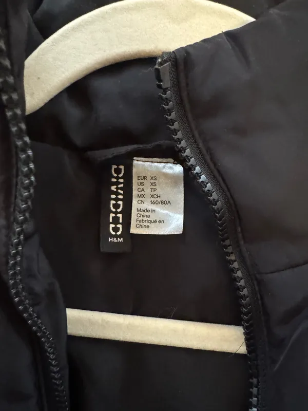 Black puffer vest Size XS - Image 2