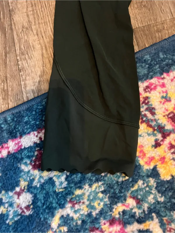 Lululemon Women’s Dark Green scalloped leggings - Image 4