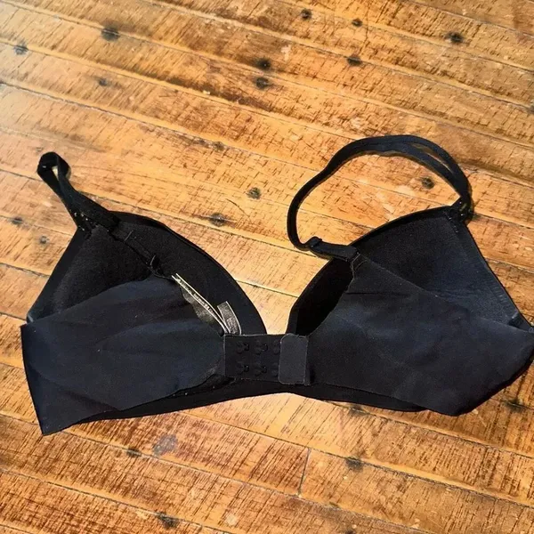 Victoria’s Secret black 36C padded no wire soft bra - Image 2