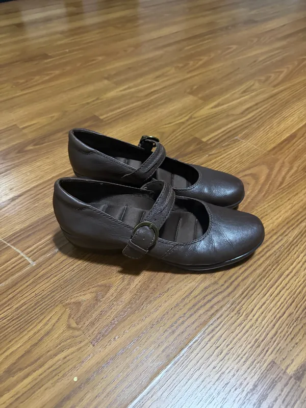 Easy Spirit Brown Leather Mary Jane Comfort Shoes Size 7 - Image 2