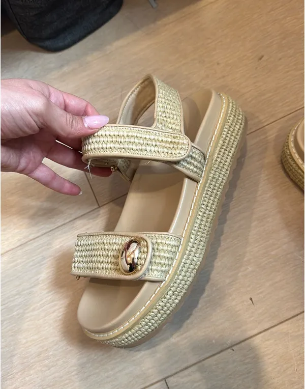 Billini slight platform sandal Tan Size 8 - Image 3