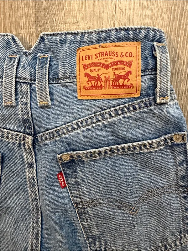 Levi’s 24 High Waisted Mom Jean Button Fly‎ Women's Casual Classic Blue Denim - Image 6
