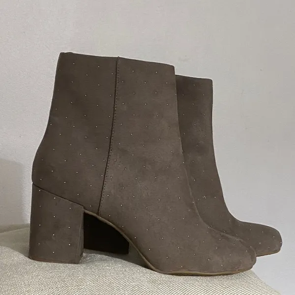 Old Navy Boots Women's Size 10 Grey Suede Leather Pointed Ankle Boots like new one worn - Image 9