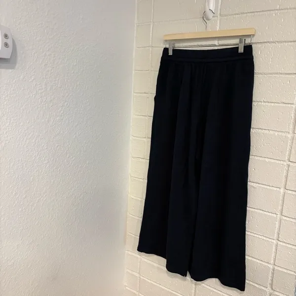 Anthropologie daily practice navy blue cropped soft pants - Image 4
