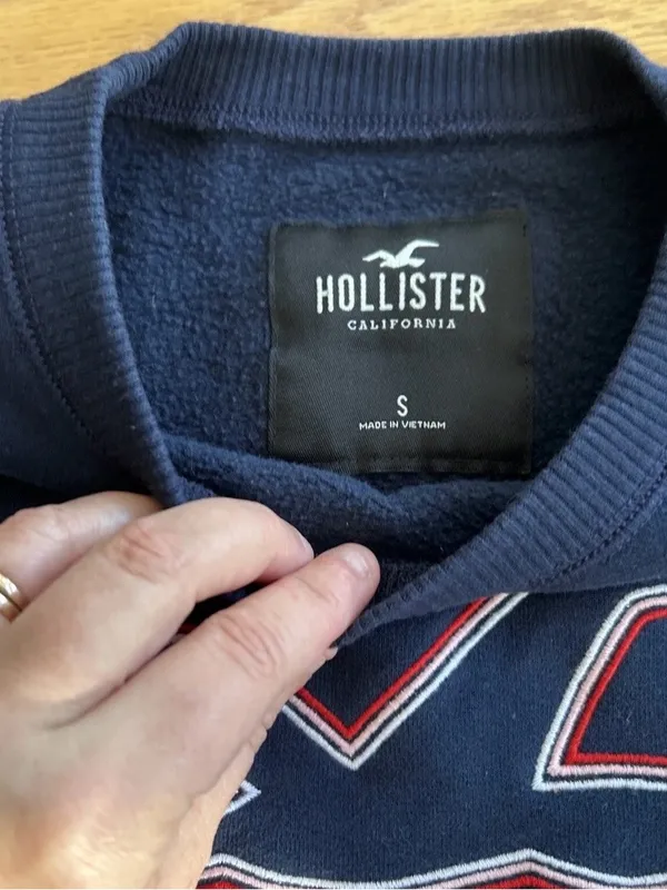 HOLLISTER Women’s Cropped Crewneck Sweatshirt Navy Blue Seagull Logo Size Small - Image 4