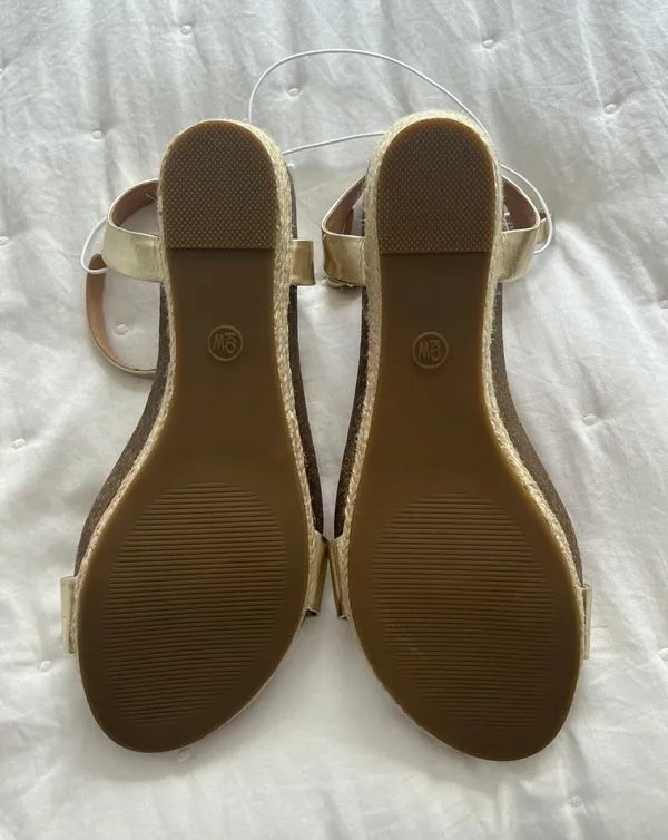 Heels Gold Size 9 - Image 3