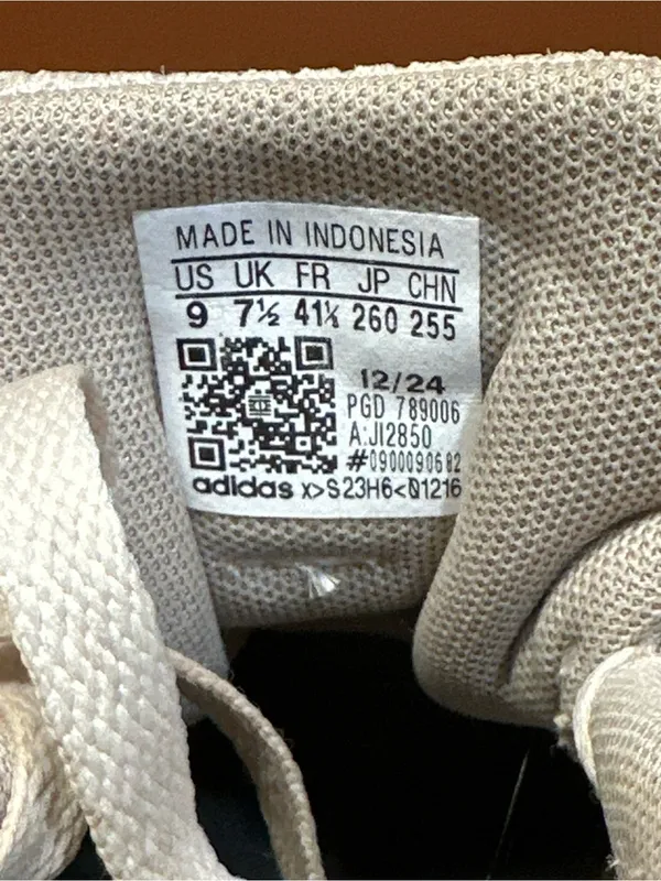 adidas Women's Beige and White Low-Top Sneakers - Image 6