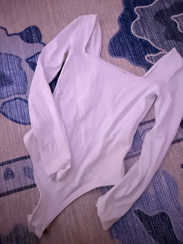 Aritzia Babaton Bodysuit Contour Long Sleeve - Image 2