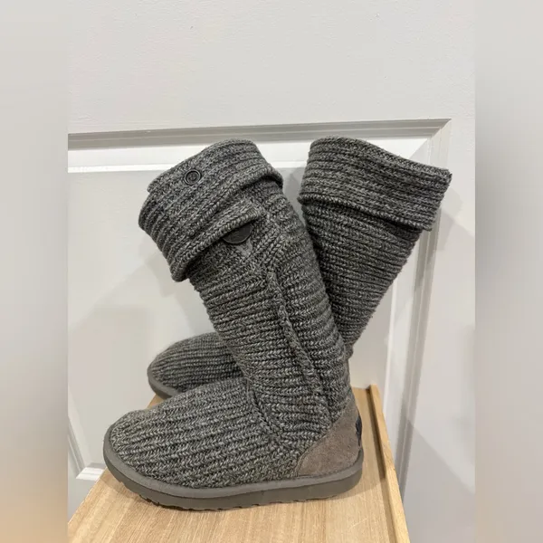 UGG Australia Gray Knit Tall Boots Women’s Size 7 Cozy Winter Shearling - Image 4