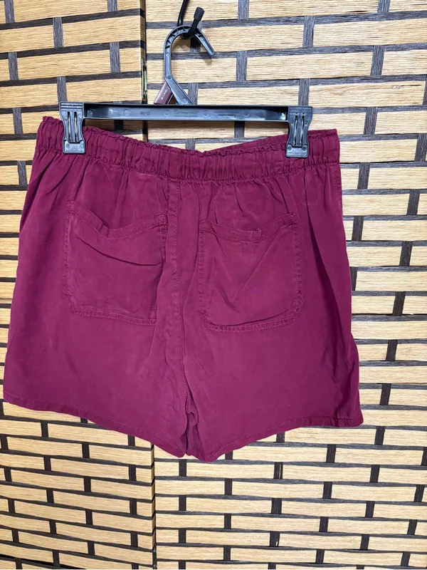 Time and tru burgundy soft utility shorts size small - Image 2